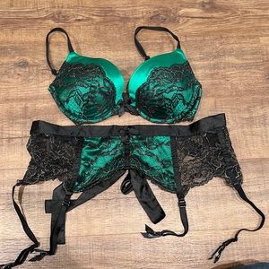 Victoria’s Secret very sexy push up bra and garter belt